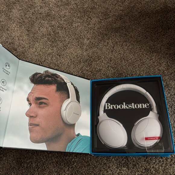 BROOKSTONE Studio HD Wireless Headphones Enhanced Audio Bluetooth/ Foldable 8Hr. - Picture 4 of 5
